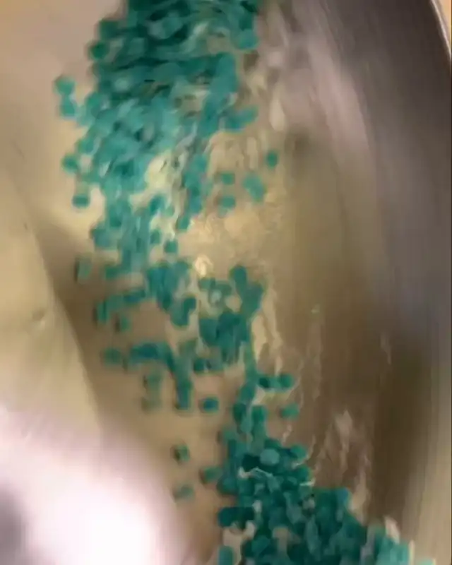 Gummies turning in a coating drum